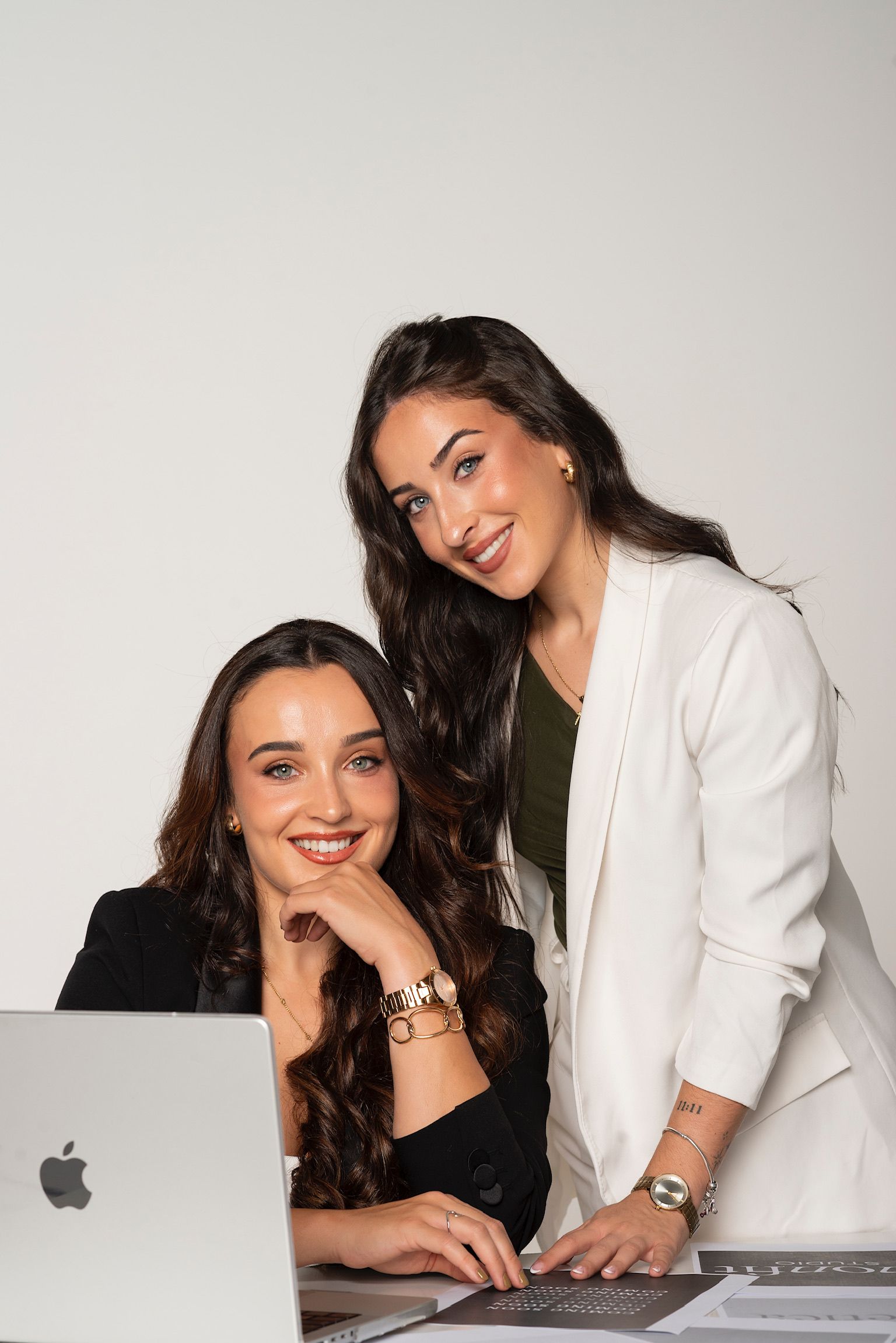 Alba y Nerea Montoro en Monfit Studio Córdoba